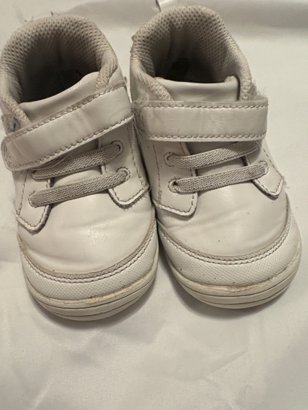 Stride Rite Toddler White Velcro Sneakers Childrens size 6M